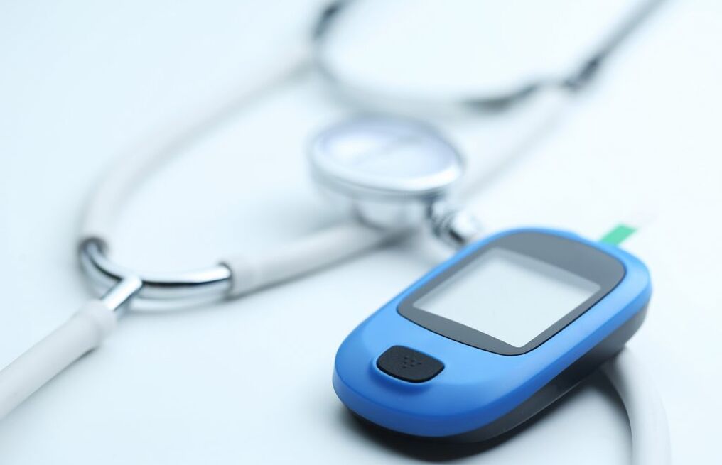 Der Glukometer wird den Blutzuckerspiegel bestimmen und den Verlauf von Diabetes mellitus kontrollieren